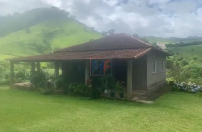 Ref 16.761- linda chácara na região de piranguçu, com  150m² de a.u, 17000 m² terreno, 3 dorms, área de lazer com piscina e churrasqueira.
