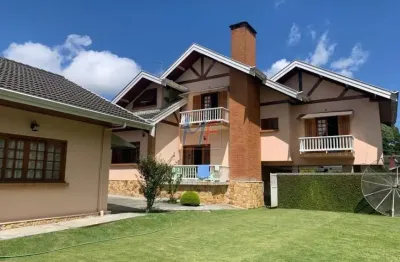 Ref 17.012 - bela casa em campos do jordão, 600m² a.u., 4 quartos (4 suítes), salas estar e jantar, bar, cozinha, lavanderia, 4 vagas, lazer.