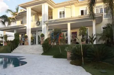 Sobrado em condomínio fechado com 3 pavimentos , 5 dorms, sendo 3 sites, 6 vagas!