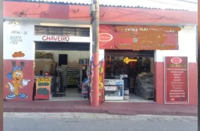 Ref 2529 excelente imovel localizado com duas frentes p/ duas ruas com 4 casas construídas e 2 salões comerciais, área total de 300 m²