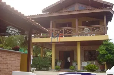 Excelente casa com piscina, sendo 4 suítes, 3 vagas de garagem, praia do capricórnio, caraguatatuba. estuda-se permutas. ref: 3797