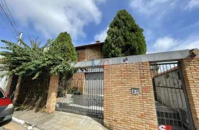 Excelente sobrado na vila santa terezinha, 323m² a.u. 6 quartos (3 suítes), 3 salas, lareira, cozinha, quintal, churrasqueira, 4 vagas (ref 17.956)