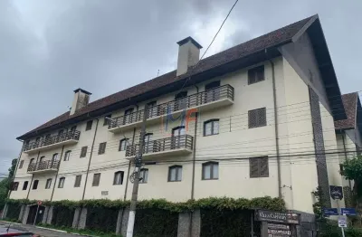 Excelente apto em campos do jordão, 122m² a.u., 2 quartos (1 suíte), salas estar/jantar, lareira, cozinha, dep. empregada, 1 vaga (ref 18.078)