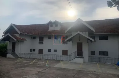 Excelente apto em campos do jordão/sp, 106 m² a.u., 3 quartos (1 suíte), cozinha, salas estar/jantar, lareira, varanda, 1 vaga (ref 18.081)