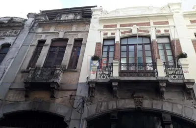 Excelente prédio comercial no centro de santos, com 250 m² a.u., nas proximidades da rua antônio prado . não aceita permutas. (ref 18.245)