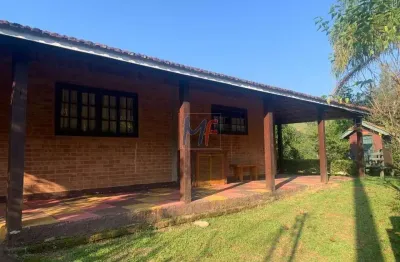 Excelente chácara em piranguçu/mg, 100 m² a.c., 2 dormitórios, varanda, salas estar/jantar, cozinha caipira, pomar, cachoeira (ref 18.749)