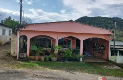 Excelente chácara no centro de miracatu/sp, com 400m² a.u., 3 dormitórios (1 suíte), sala, cozinha, lavanderia, quintal, 2 vagas (ref 18.760)