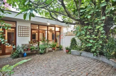 Excelente casa comercial no itaim bibi, com 300m² de área útil e 4 vagas. prox. av. nove de julho. zoneamento zc. testada 10 m. ref 18.882