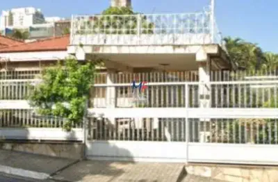 Excelente terreno na Vila Carrão, com 546  m² , 368 m² a.c., composto por uma casa, um galpão e 2 vagas. Zon. ZM.  Prox. Rua Engenheiro Pegado (REF 19.855)