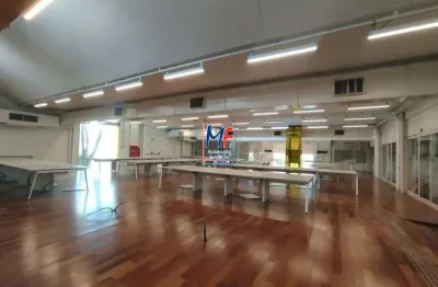 Excelente prédio comercial para locação com 17.550 m² a.c., 15.138 m2 terreno,  testada de 170,50 m. mezanino, escritórios, 30 banheiros no total, 30 vagas. ref: 20.099