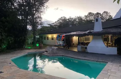 Excelente casa (sobrado) em condomínio localizada em cotia, 774 de área total, 7 dorm(s), 4 suíte(s), lareira, piscina, closet, banheira e 12 vaga(s),  ref: 19.699