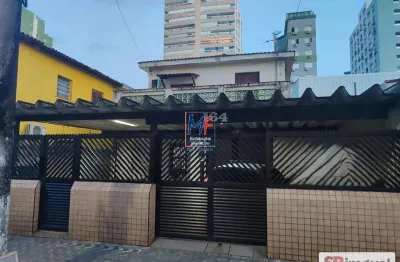 Excelente casa em são vicente/sp, 350m² a.u., 4 quartos (1 suíte), sala com 2 ambientes, cozinha, despensa, lavabo, varanda, área de serviço, quintal, 3 vagas (ref 19.949)