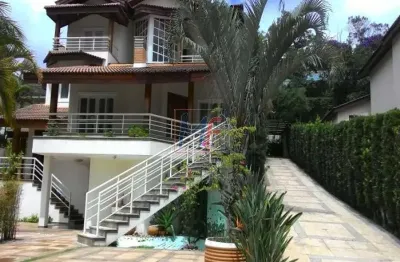 Ref: 4772 - - excelente casa alto padrão com 1.000 m² a.c. 2.000 m² de a.t , 4 dorms, 4 suítes, 5 banheiros e 8 vagas de garagem.