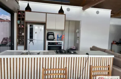 Excelente casa em cond. fechado em cotia/sp, com 105m² a.u., 3 dormitórios (2 suítes), sala, cozinha, escritório, lavanderia, piscina aquecida, 3 vagas (ref 20.235)