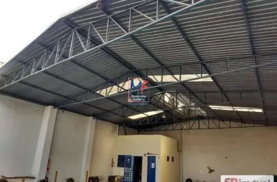 Excelente galpão no Centro de Campinas SP, 280 m² a.u., com escritório, 2 banheiros, mezanino, portão eletrônico, pé direito de 4,80m e estrutura metálica (REF 20.310)