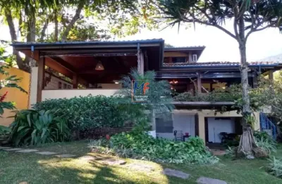 Excelente casa em cond. fechado ,  370 m² a.c., 1200m² a.t., 6 dorms.(5 suítes), sala, varanda, jardim, piscina  (ref 20.605)