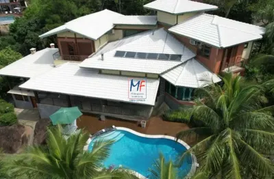 Excelente casa região sul de ilhabela, 390 m² a.c., 1.700 m² a.t., 4 suítes, escritório, lareira, área gourmet, piscina (ref 20.625)