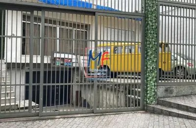 Excelente casa localizada no paraiso, com 162 m² de área útil,  terreno 222 m2 , frente 12 m, com 2 dormitórios, 1 banheiro e 6 vagas de garagem. ref 21.194