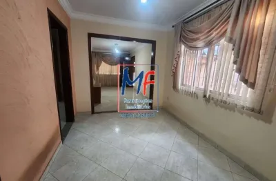 Casa térrea com 150m², 3 Dorms , Sala , Cozinha , Área de Serviço,  Quintal, 3 vagas de garagem. Necessita de reformas. Localização Privilegiada . REF: 21.548..