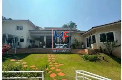 Excelente casa de alto padrão, terreno com 3 lotes , casa de funcionário , casa principal com  8 suítes,  849 m² a.c., 8 vagas ,  localizada no setor dos pássaros. ref 21.618