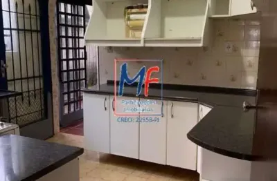 Excelente sobrado em interlagos, com 119 m² a.u., 3 dormitórios (1 suíte), sala, cozinha, lavandeira, dep. empregada, varanda, 2 vagas (ref 21.895)