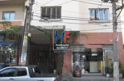 Excelente Apartamento localizado no Jardim Paulista, com 160m²  a.u, conta 4 dormitórios sendo 1 suíte, 2 banheiros, terraço em L e 1 vaga de garagem. REF 21.870