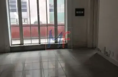 Conjunto comercial localizado no centro, com área 167 m² útil, 4 salas grandes, 3 com sacadas, 2 banheiros, 01 copa, recepção. ref: 443