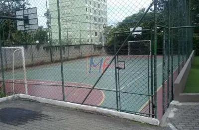 Excelente apartamento em rua tranquila em frente a praça com muito verde !