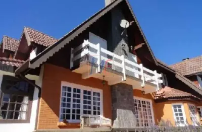 Linda casa, mobiliada,região nobre no alto do capivari - campos do jordão !!