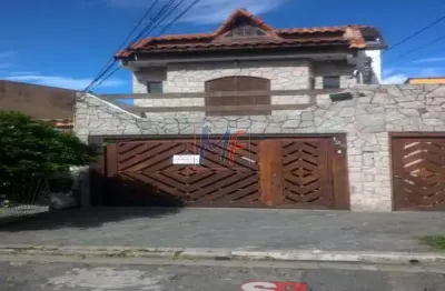 Ref 4966 excelente sobrado no jardim eliane + casa no sub-solo sendo 3 suítes e 2 vagas de garagem, 398 m² a.c. e 250 m² de terreno.