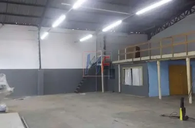 Excelente galpão no pq. empresarial, 500 m² área construída, o portão tem 2.5 m altura.  a passagem é livre. estuda propostas. ref. 6.233 -