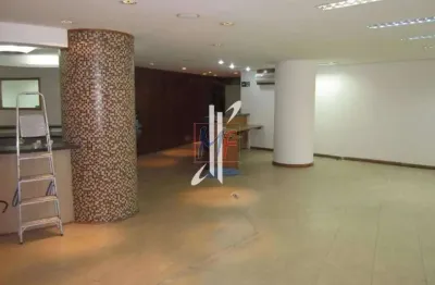 REF: 8588 Meia laje no Centro próximo do Metrô República. Conjunto comercial todo, reformado, hidráulica, banheiros copa e elétrica.
