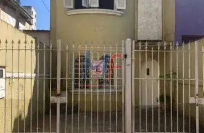 Linda casa no bairro no bairro cambuci, com 200m² de a.t, 150m² de a.c, 4 dorms (1 com closet), 3 salas, 2 banheiros, 2 vagas. - ref 12.264