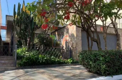 Belíssima casa com 300 m² terreno e 300 m² a.c., 3 dormitórios ( 1 suíte), 5 banheiros,  2 vagas, no bairro vila monumento. - ref 12.271