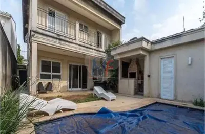 Ref: 15.169 lindo sobrado no bairro saúde, bem iluminado, arejado, 300 m² a.u., sendo 3 suítes, 2 banheiros, piscina, churrasqueira, 3 vagas.