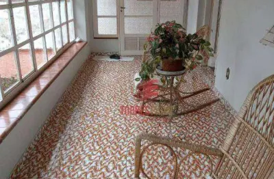 Casa 3 quartos isolada, terreno 11x25, 2 quadras da praia, ponta da praia/santos.