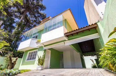 Casa com 3 quartos para alugar na Rua Arthur Manoel Iwersen, 326, Boqueirão, Curitiba