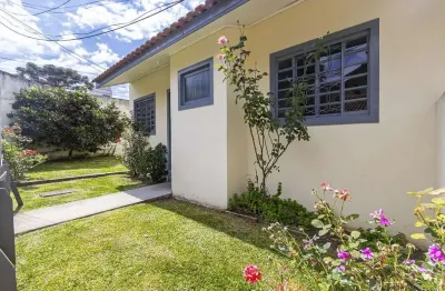 Casa com 2 quartos para alugar na Rua Inácio Martins, 294, Xaxim, Curitiba