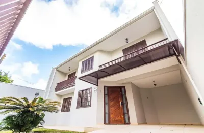 Casa com 3 quartos para alugar na Rua Oliveira Viana, 3584, Boqueirão, Curitiba