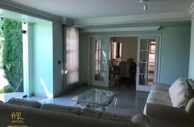 Casa confortável, com piscina, no bairro horto em campos-rj