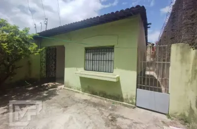 Casa nascente, com garagem, três quartos, quintal, ponta grossa, maceió-al