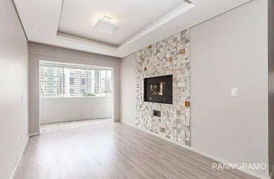 Apartamento com sacada na melhor localização do agua verde