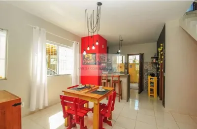 Sobrado à venda no rio vermelho com 110m² | 3 dormitórios | piscina | loteamento planejado