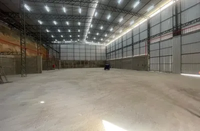 Alugo galpão comercial – 900m² | escritórios | pátio 1.000m² | colônia terra nova