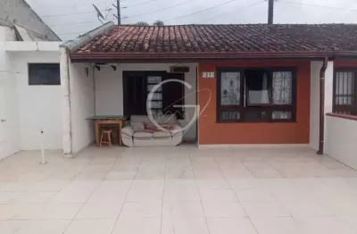 Residência em condominio fechado com 02 suítes em praia de leste!! (averbada)