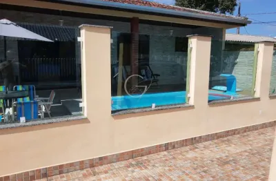 Residência proximo a praia com 04 quartos em santa terezinha!
