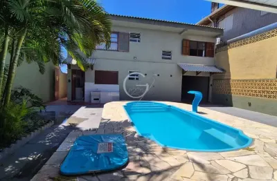 Sobrado com 05 dormitórios no balneário ipanema  apenas 50m do mar / locação diária