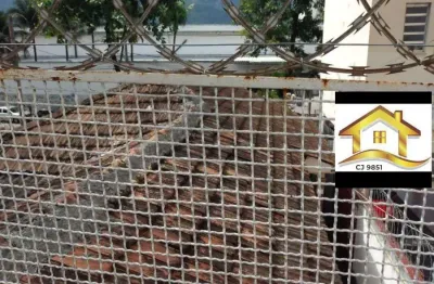 Vendo casa em terreno de 240m2 na rua barrao de vassouras