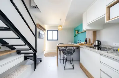 Studio duplex finamente decorado em curitiba, à 400m do shopping palladium, 32m²
