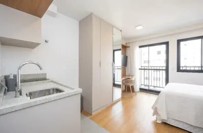Studio mobiliado e decorado no centro de curitiba, para até 2 pessoas, 24mt